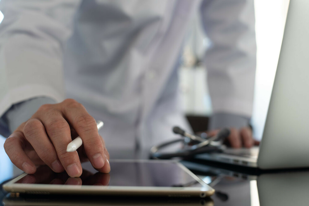 hand-tablet-report