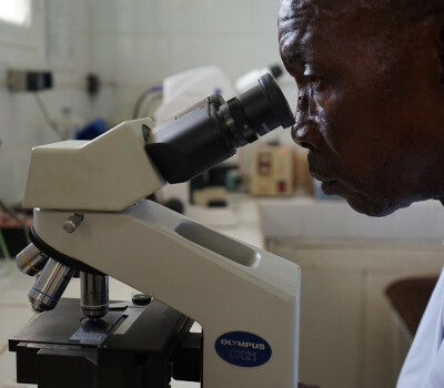 paulin-madingi-analyses-sample-of-sleeping-sickness-ntd-itm