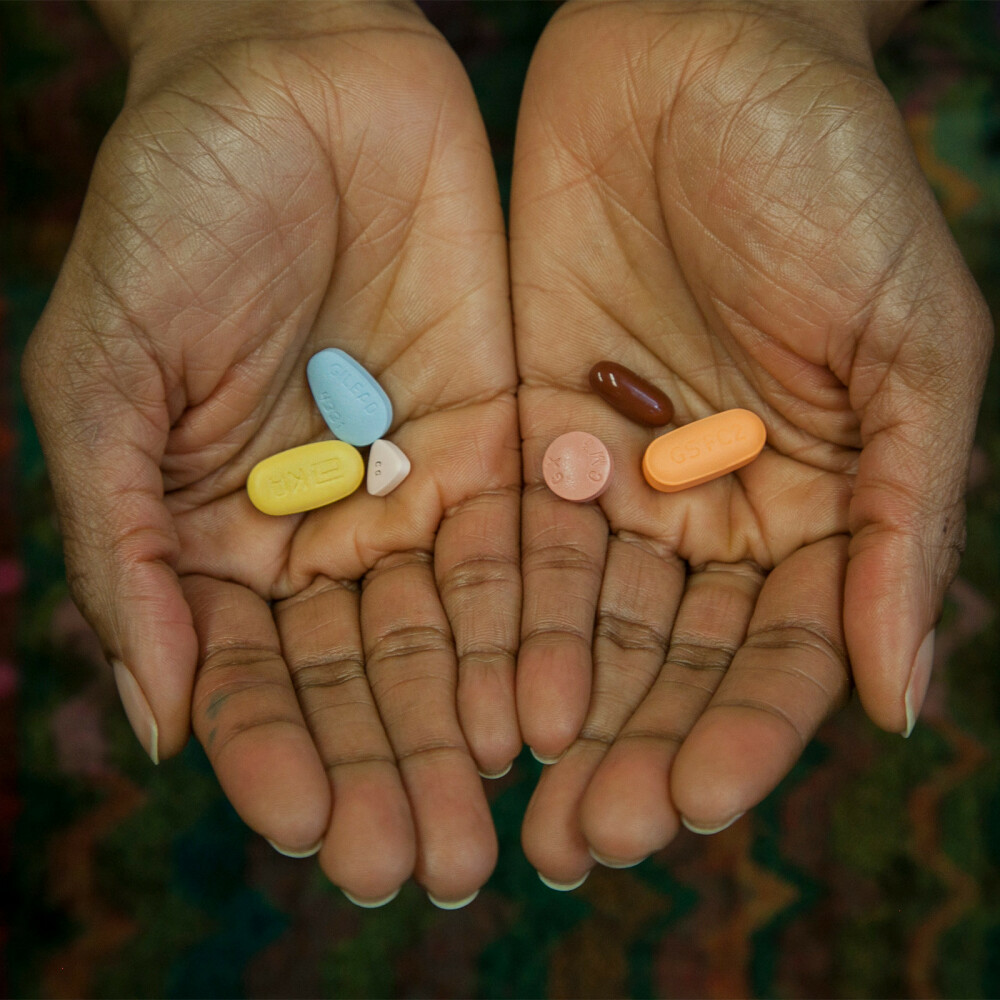 Hands-holding-medication-1