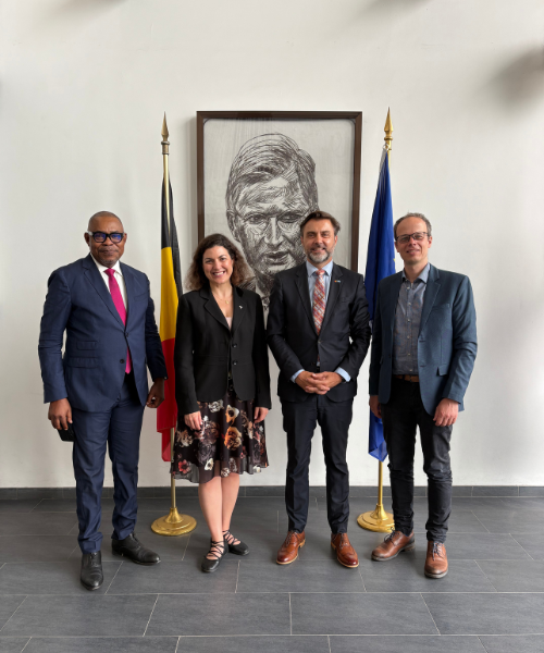 Visit embassy Kin