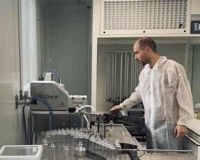 container-bottle-filling-machine