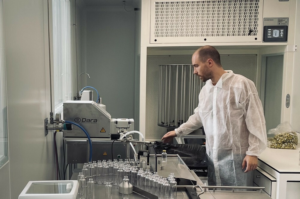 container-bottle-filling-machine