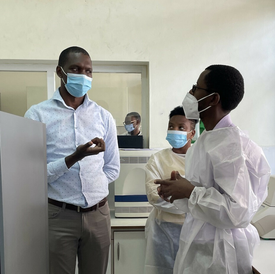 Claude in his lab with colleagues in 2022_crop