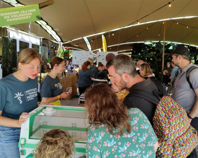 Remke-explaining-glovebox-in-the-booth