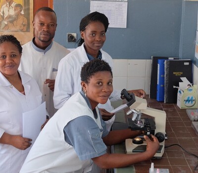 localteaminahospitallaboratoryindrccopyrightinstituteoftropicalmedicineinantwerpcropped