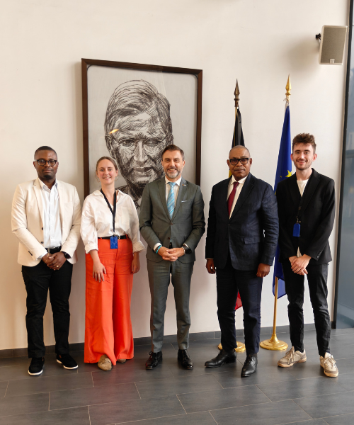 Comms visit embassy Kin