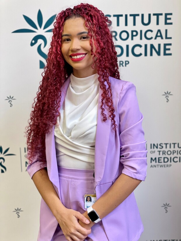 thais_lemos_da_silva_002_